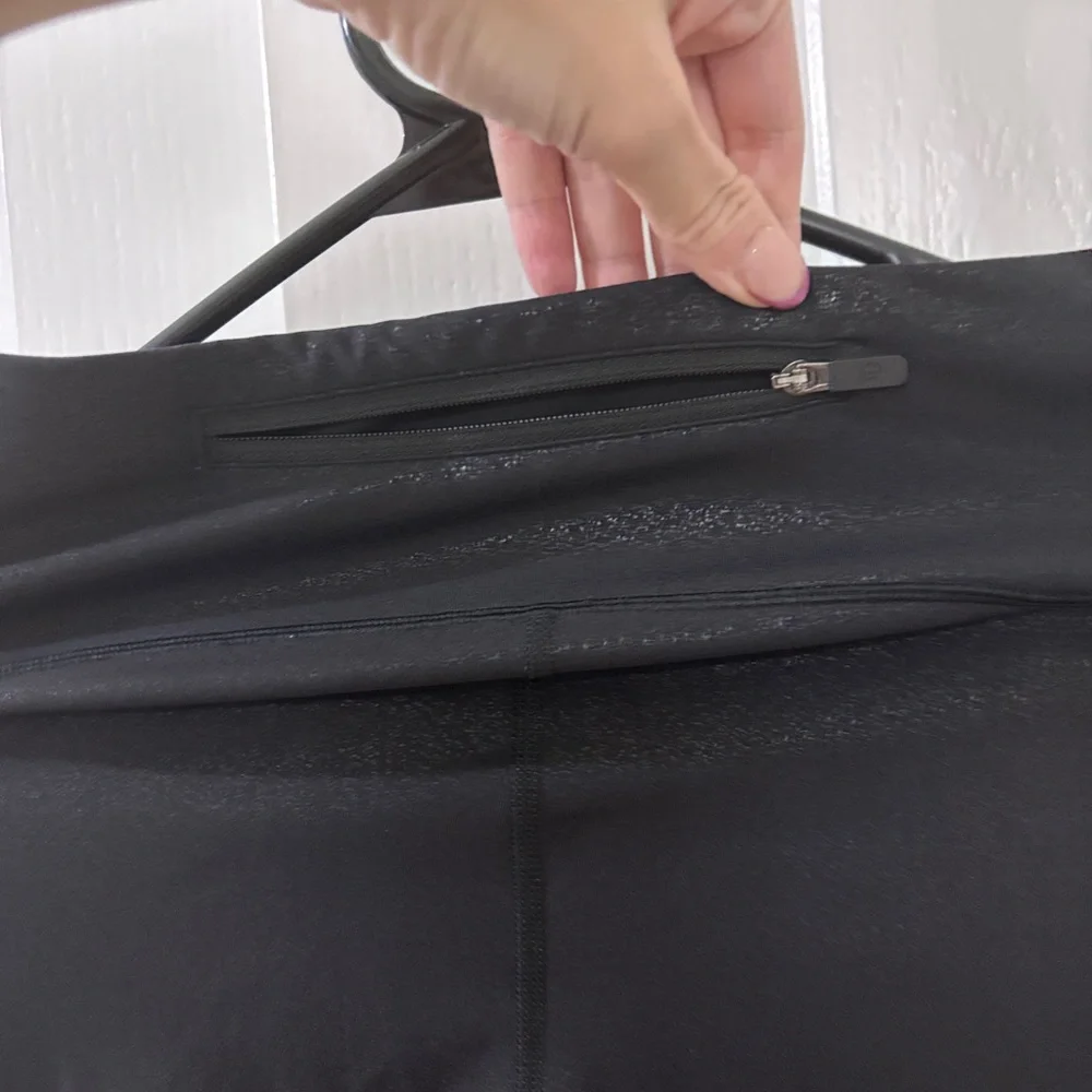 SET of 2- Lululemon Speed Up Black Foil and Energy Bra in size 6 - Picture 7 of 12